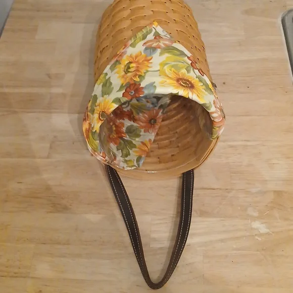 Longaberger basket - Picture 2 of 8